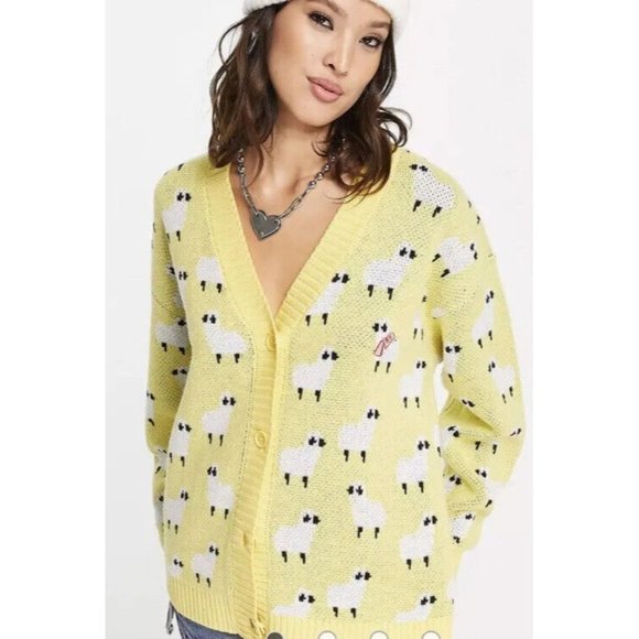 Reclaimed Vintage Lemon Sweater with Monochrome Accents - Picture 3 of 11